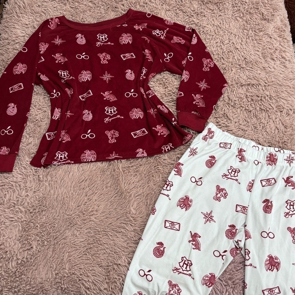 Harry Potter Women Red and White Allover Print Pajama Set - Picture 1 of 8